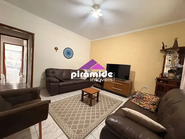 Casa com 300m² 3 quartos e 1 banheiro, à venda, no bairro Vila Industrial em São José dos Campos