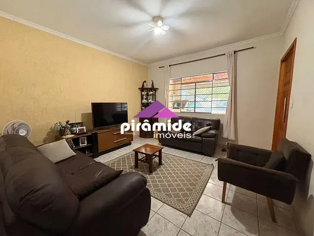 Casa com 300m² 3 quartos e 1 banheiro, à venda, no bairro Vila Industrial em São José dos Campos