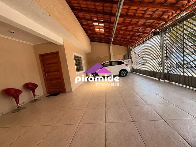 Casa com 300m² 3 quartos e 1 banheiro, à venda, no bairro Vila Industrial em São José dos Campos