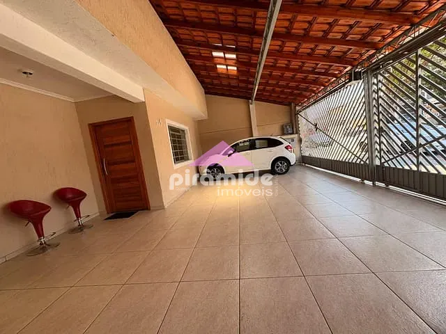 Casa com 300m² 3 quartos e 1 banheiro, à venda, no bairro Vila Industrial em São José dos Campos