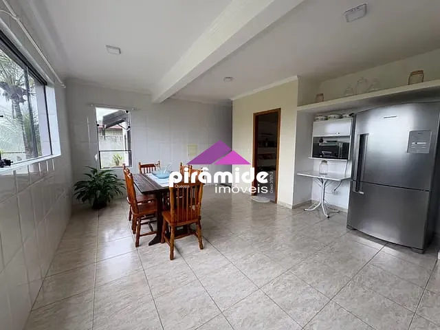 Casa com 1000m² 4 quartos e 4 banheiros, à venda, no bairro Condomínio Residencial Mirante do Vale em Jacareí