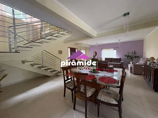 Casa com 1000m² 4 quartos e 4 banheiros, à venda, no bairro Condomínio Residencial Mirante do Vale em Jacareí