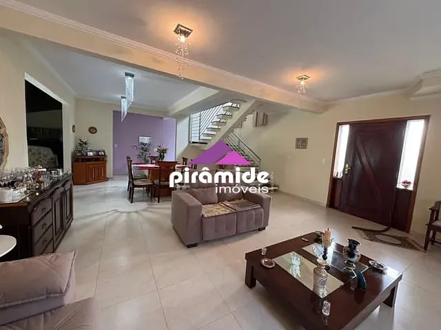 Casa com 1000m² 4 quartos e 4 banheiros, à venda, no bairro Condomínio Residencial Mirante do Vale em Jacareí