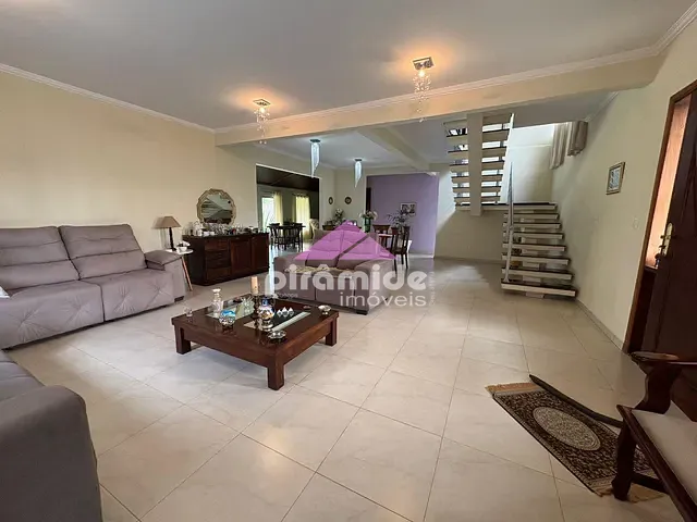 Casa com 1000m² 4 quartos e 4 banheiros, à venda, no bairro Condomínio Residencial Mirante do Vale em Jacareí