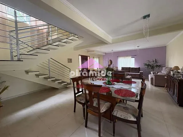 Casa com 1000m² 4 quartos e 4 banheiros, à venda, no bairro Condomínio Residencial Mirante do Vale em Jacareí