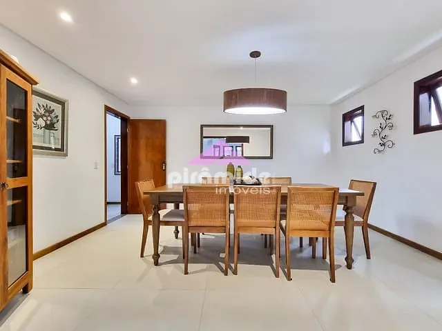 Casa com 350m² 3 quartos e 4 banheiros, à venda, no bairro Loteamento Villa Branca em Jacareí