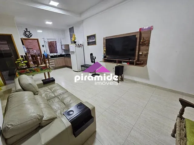 Casa com 116m² 2 quartos e 3 banheiros, para alugar, no bairro Aruan em Caraguatatuba