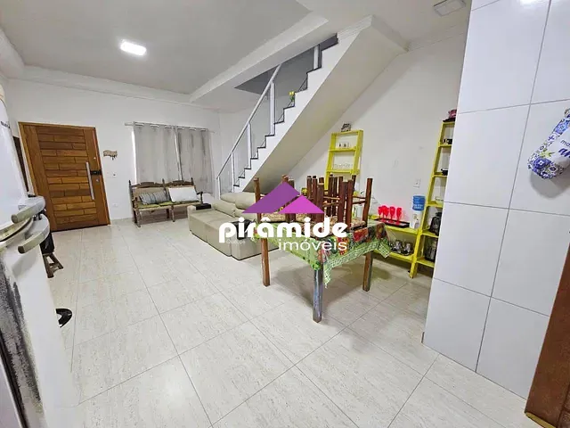 Casa com 116m² 2 quartos e 3 banheiros, para alugar, no bairro Aruan em Caraguatatuba