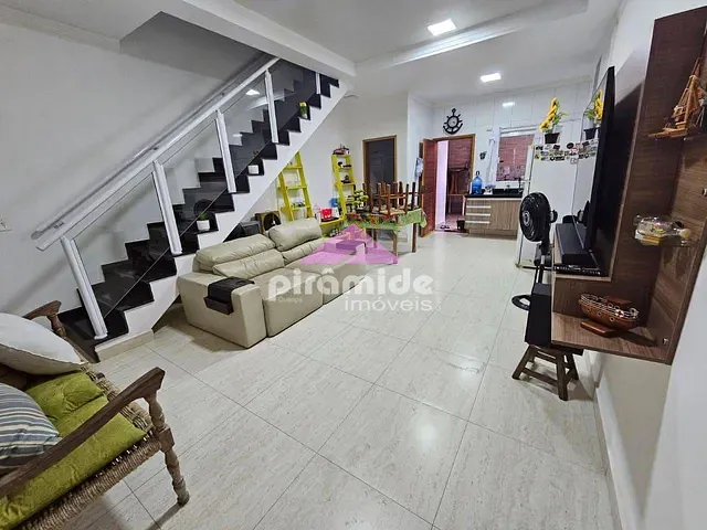 Casa com 116m² 2 quartos e 3 banheiros, para alugar, no bairro Aruan em Caraguatatuba