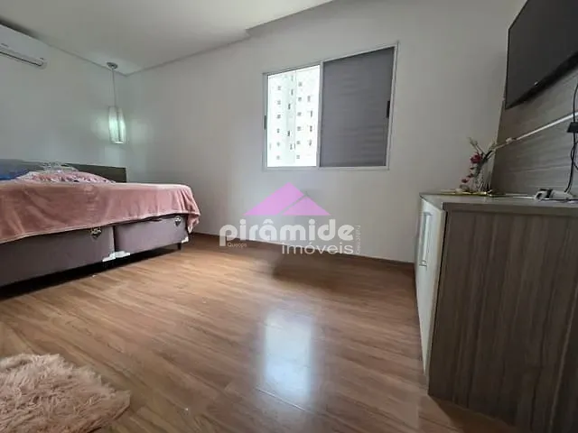 Casa com 250m² 4 quartos e 2 banheiros, à venda, no bairro Loteamento Villa Branca em Jacareí