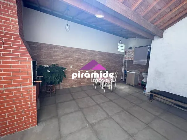 Casa 3 quartos e 1 banheiro, à venda, no bairro Eugênio de Mello em São José dos Campos