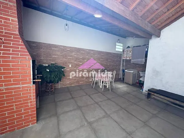 Casa 3 quartos e 1 banheiro, à venda, no bairro Eugênio de Mello em São José dos Campos