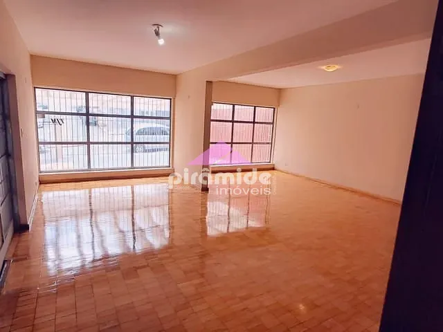 Casa com 251m² 3 quartos e 2 banheiros, à venda, no bairro Jardim Bela Vista em São José dos Campos