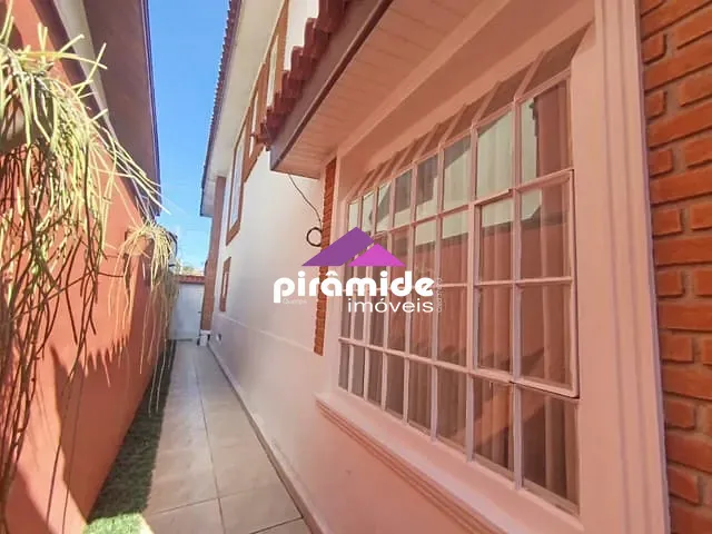 Casa 4 quartos e 6 banheiros, à venda, no bairro Jardim das Colinas em São José dos Campos