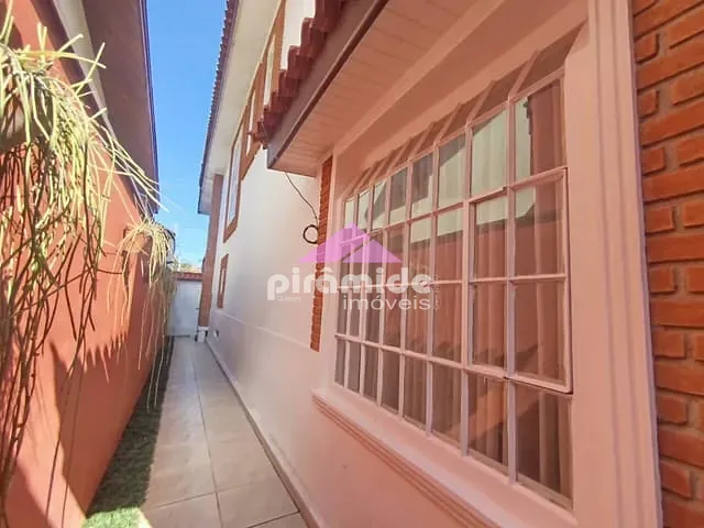Casa 4 quartos e 6 banheiros, à venda, no bairro Jardim das Colinas em São José dos Campos