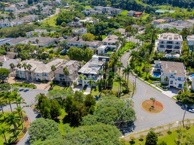 Casa com 1760m² 5 quartos e 8 banheiros, à venda, no bairro Tamboré em Santana de Parnaíba
