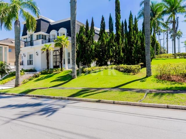 Casa com 1760m² 5 quartos e 8 banheiros, à venda, no bairro Tamboré em Santana de Parnaíba
