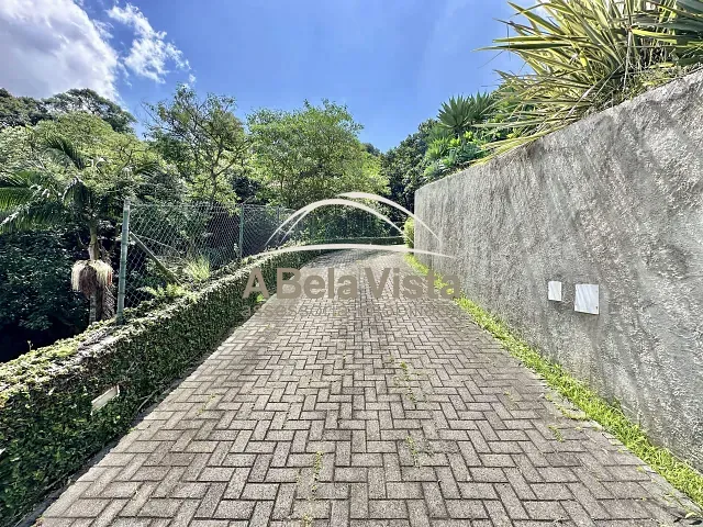 Casa com 1249m² 4 quartos e 6 banheiros, à venda, no bairro Pousada dos Bandeirantes em Carapicuíba