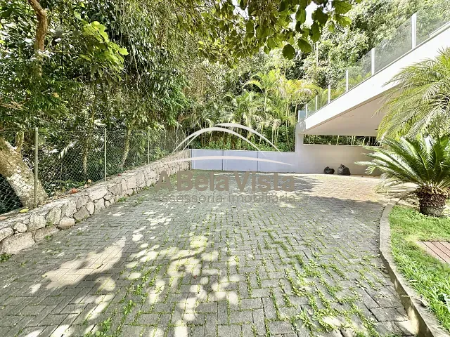 Casa com 1249m² 4 quartos e 6 banheiros, para alugar, no bairro Pousada dos Bandeirantes em Carapicuíba