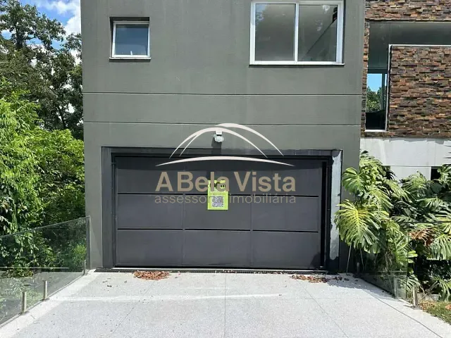 Casa com 1987m² 4 quartos e 6 banheiros, à venda, no bairro Chácara dos Lagos em Carapicuíba