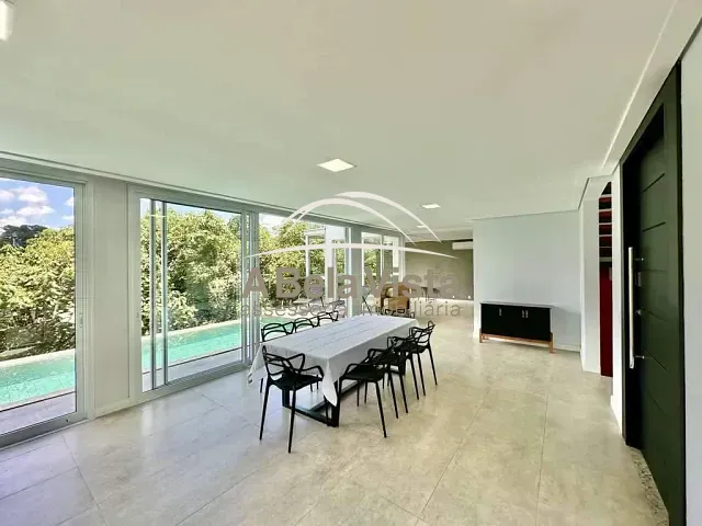 Casa com 1987m² 4 quartos e 6 banheiros, à venda, no bairro Chácara dos Lagos em Carapicuíba