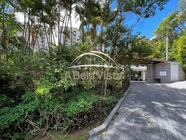 Casa com 2061m² 5 quartos e 6 banheiros, à venda, no bairro Chácara Granja Velha em Carapicuíba