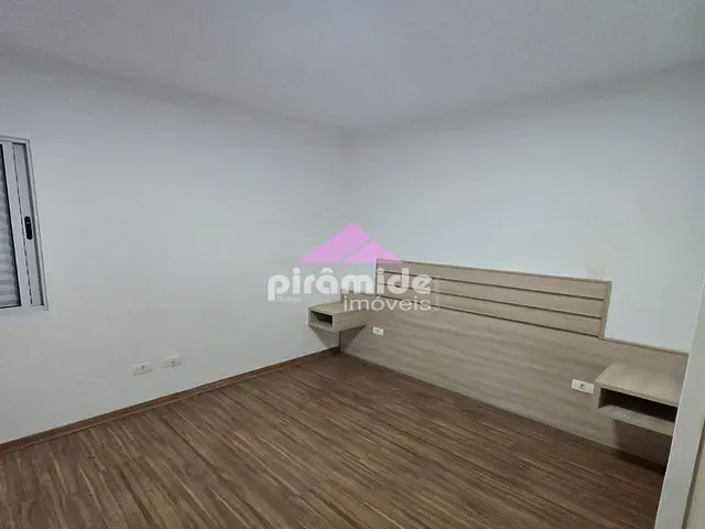 Casa com 140m² 3 quartos e 1 banheiro, para alugar, no bairro Villa Branca em Jacareí