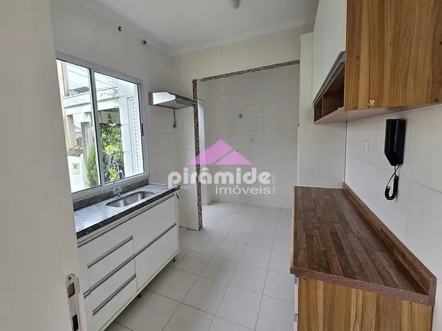 Casa com 140m² 3 quartos e 1 banheiro, para alugar, no bairro Villa Branca em Jacareí