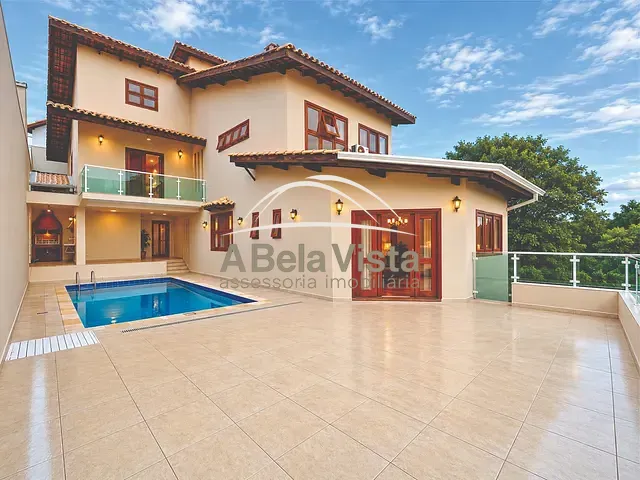 Casa com 478m² 4 quartos e 5 banheiros, à venda, no bairro Terras do Madeira em Carapicuíba