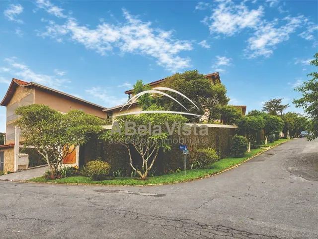 Casa com 478m² 4 quartos e 5 banheiros, à venda, no bairro Terras do Madeira em Carapicuíba