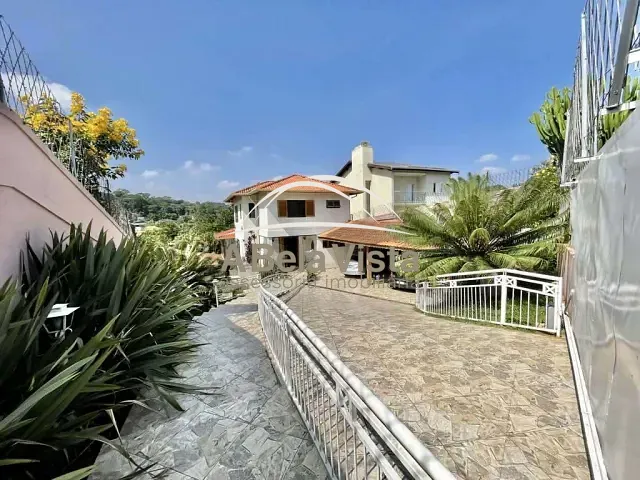 Casa com 947m² 3 quartos e 6 banheiros, à venda, no bairro Chácara das Paineiras em Carapicuíba