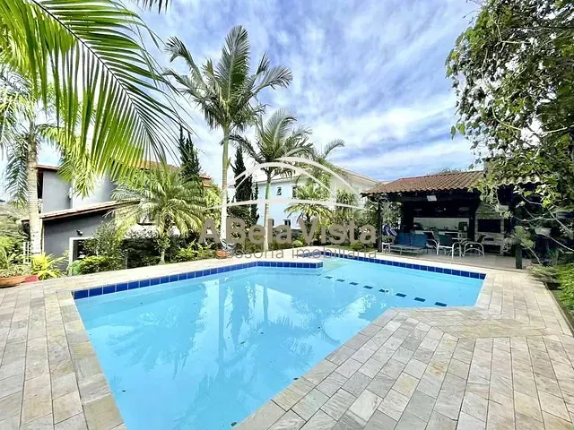 Casa com 1000m² 4 quartos e 5 banheiros, à venda, no bairro Residencial Euroville em Carapicuíba