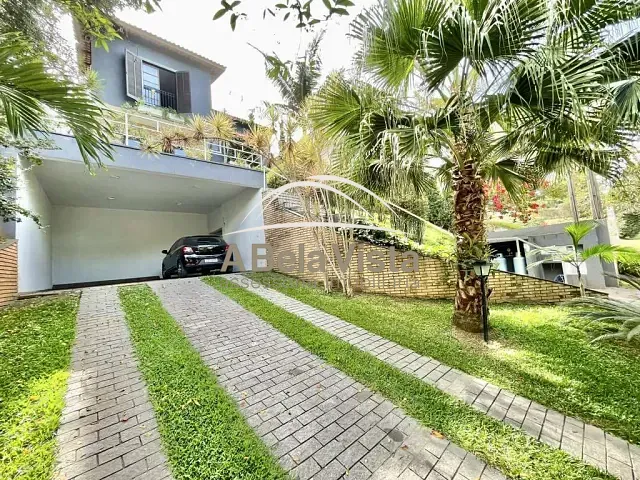 Casa com 1000m² 4 quartos e 5 banheiros, à venda, no bairro Residencial Euroville em Carapicuíba