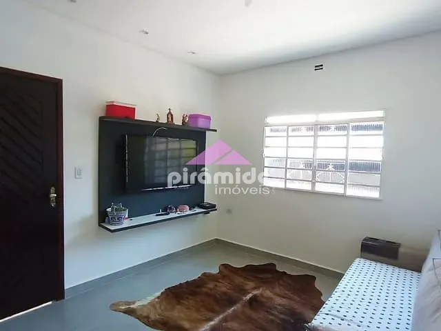 Casa 2 quartos e 1 banheiro, à venda, no bairro Santana em São José dos Campos
