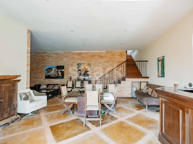 Casa com 1300m² 4 quartos e 7 banheiros, à venda ou para alugar, no bairro Alphaville em Santana de Parnaíba