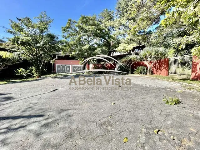 Casa com 1580m² 5 quartos e 6 banheiros, à venda, no bairro Águas da Fazendinha em Carapicuíba