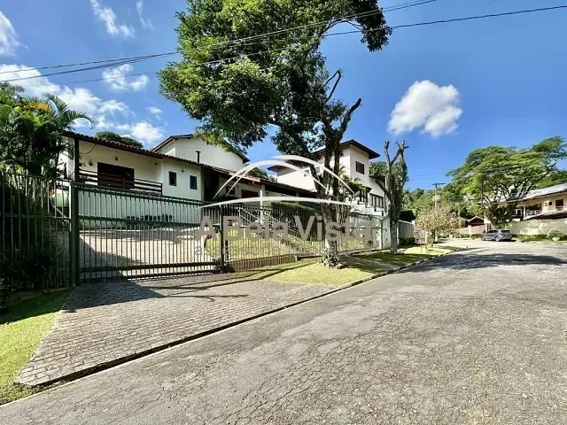 Casa com 736m² 4 quartos e 6 banheiros, à venda, no bairro Águas da Fazendinha em Carapicuíba