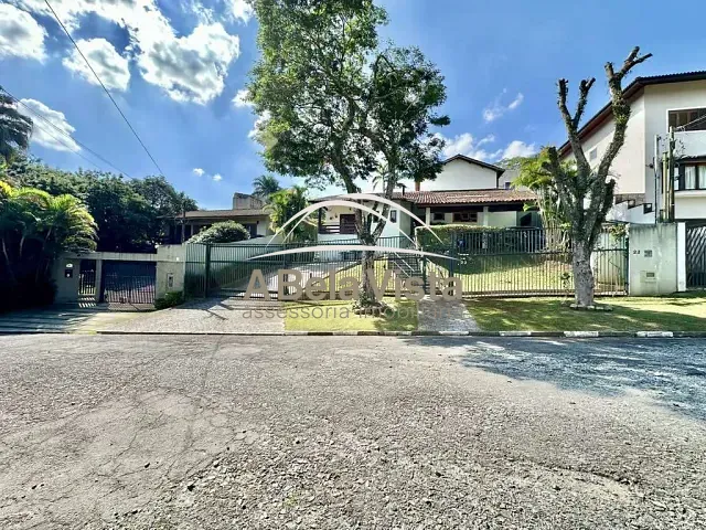 Casa com 736m² 4 quartos e 6 banheiros, à venda, no bairro Águas da Fazendinha em Carapicuíba
