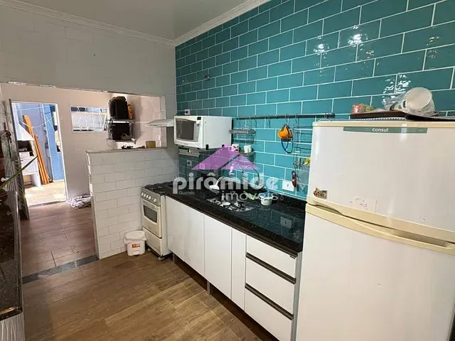 Casa com 154m² 3 quartos e 2 banheiros, à venda, no bairro Jardim Oriente em São José dos Campos