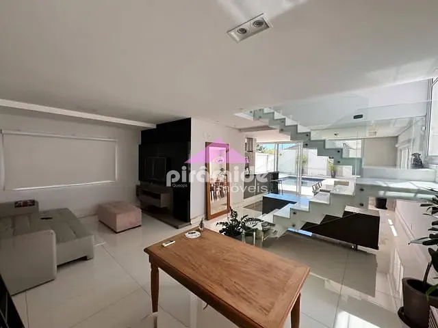 Casa com 250m² 3 quartos e 5 banheiros, para alugar, no bairro Urbanova em São José dos Campos