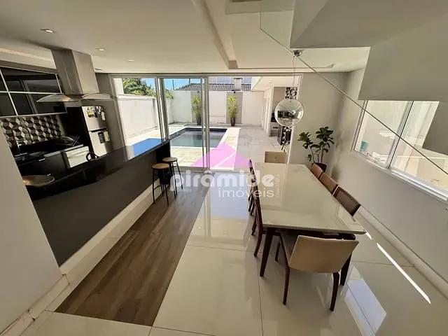 Casa com 250m² 3 quartos e 5 banheiros, para alugar, no bairro Urbanova em São José dos Campos