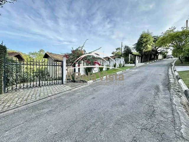 Casa com 1020m² 3 quartos e 5 banheiros, à venda, no bairro Chácara dos Lagos em Carapicuíba