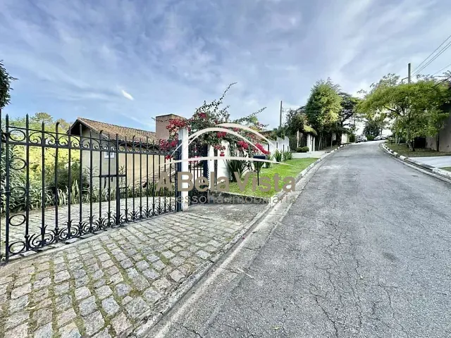 Casa com 1020m² 3 quartos e 5 banheiros, à venda, no bairro Chácara dos Lagos em Carapicuíba