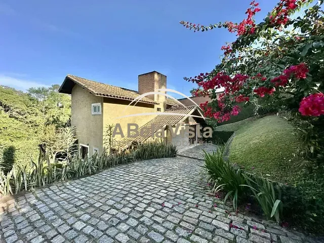 Casa com 1020m² 3 quartos e 5 banheiros, à venda, no bairro Chácara dos Lagos em Carapicuíba