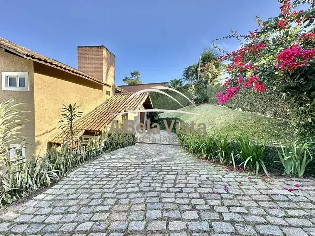 Casa com 1020m² 3 quartos e 5 banheiros, à venda, no bairro Chácara dos Lagos em Carapicuíba