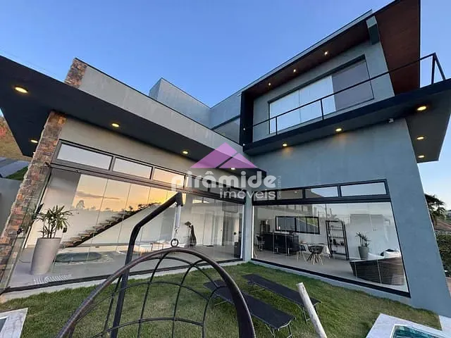 Casa com 1080m² 4 quartos e 4 banheiros, à venda, no bairro Paraíso de Igaratá em Igaratá