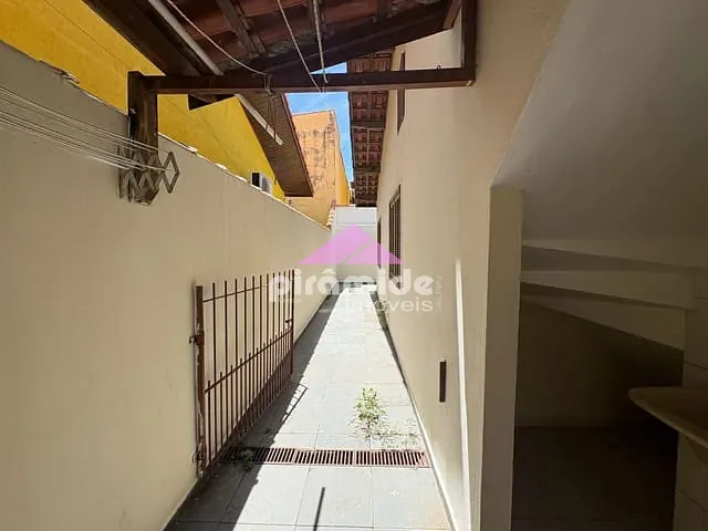 Casa 3 quartos e 1 banheiro, à venda, no bairro Jardim das Indústrias em São José dos Campos