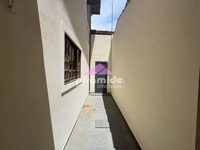 Casa 3 quartos e 1 banheiro, à venda, no bairro Jardim das Indústrias em São José dos Campos