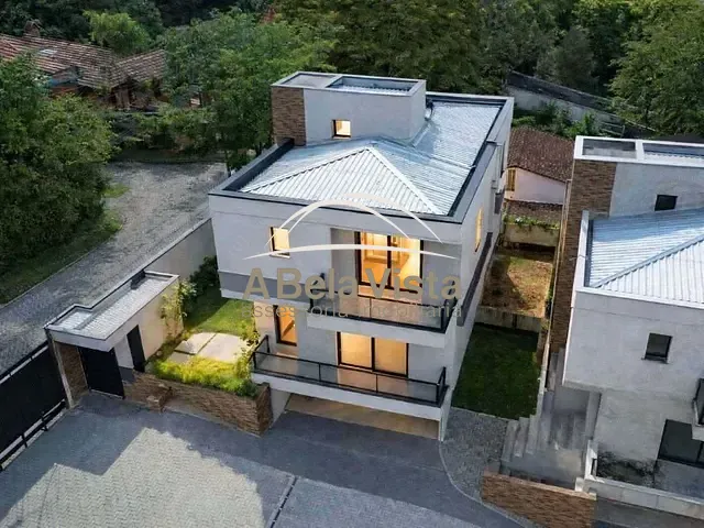Casa com 366m² 4 quartos e 5 banheiros, à venda, no bairro Chácara do Refúgio em Carapicuíba