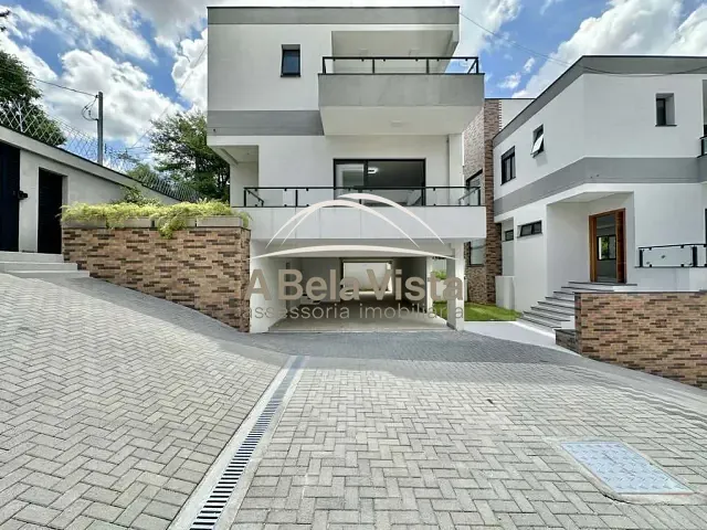 Casa com 366m² 4 quartos e 5 banheiros, à venda, no bairro Chácara do Refúgio em Carapicuíba